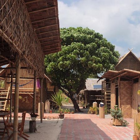 Captain Yut'S Bangalows Koh Lipe Exterior photo