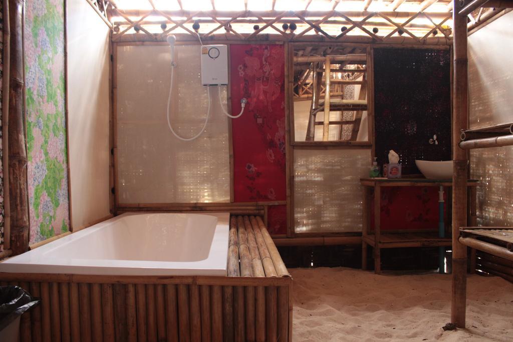 Captain Yut'S Bangalows Koh Lipe Exterior photo